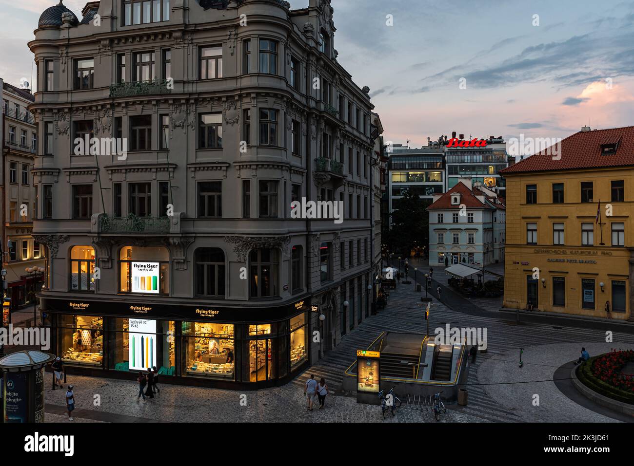 Prag - Tschechische Republik - 08 01 2020 Blick über das Viertel Mustek und Geschäfte wie Bata und Flying Tiger Stockfoto