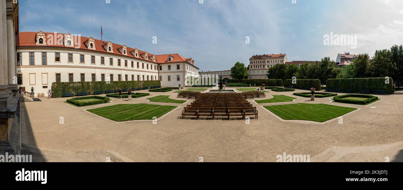 Prag - Tschechische Republik - 08 01 2020 Panoramablick über die Parks, den Garten und das Denkmal des Senats Stockfoto