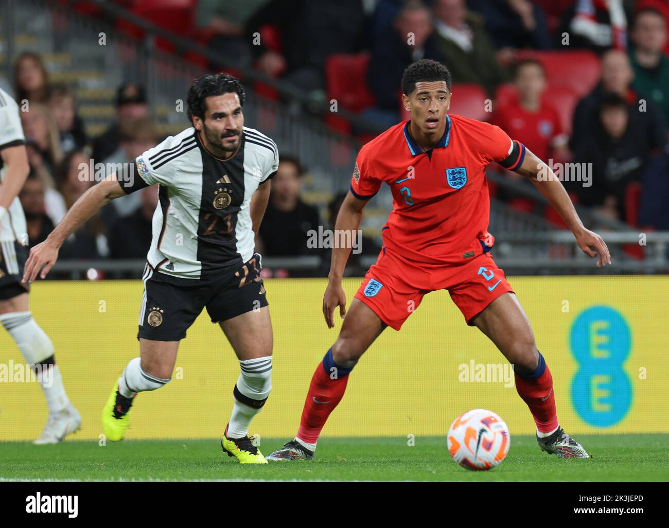 LONDON ENGLAND - SEPTEMBER 26 : L-R Ilkay Gundogan (Manchester City) aus Deutschland und Jude Bellingham (Borussia Dortmund) aus England während der UEFA Nations Stockfoto