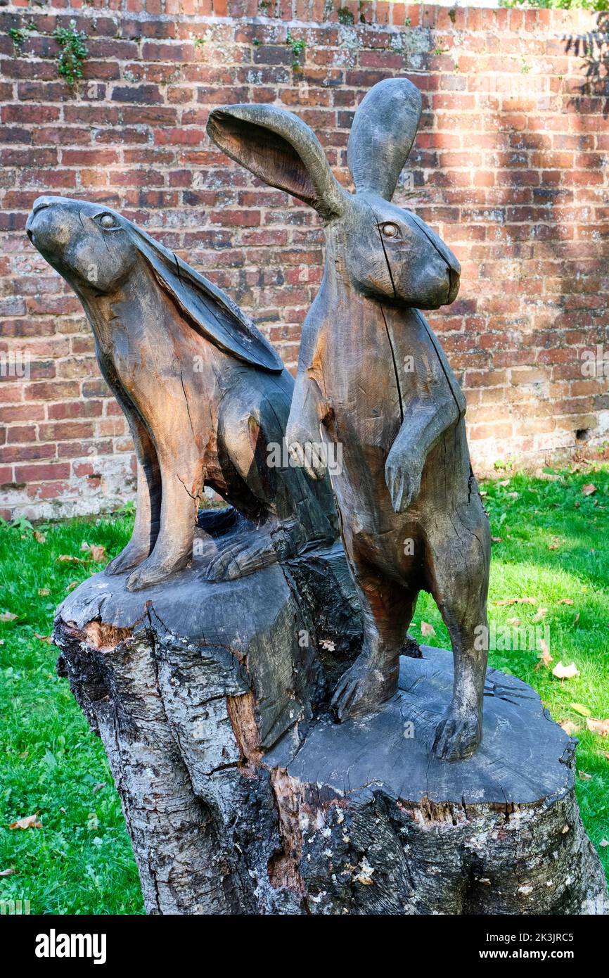 Hase-Holzschnitzerei in den Jubilee Gardens, Bewdley, Worcestershire Stockfoto