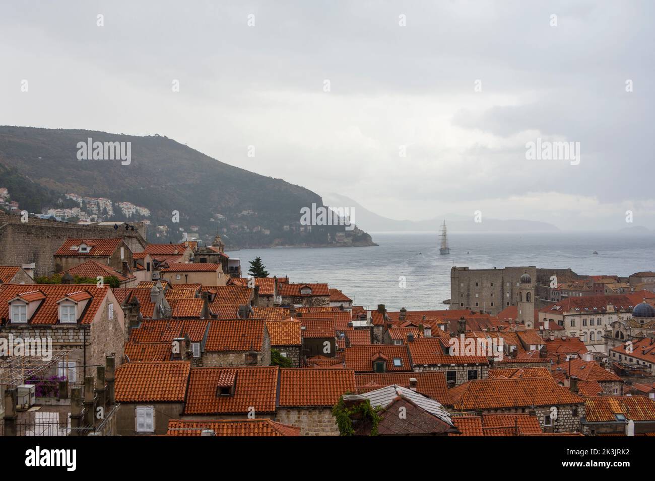 Überblick über die alte ummauerte Stadt Dubrovnik, Kroatien. Stockfoto