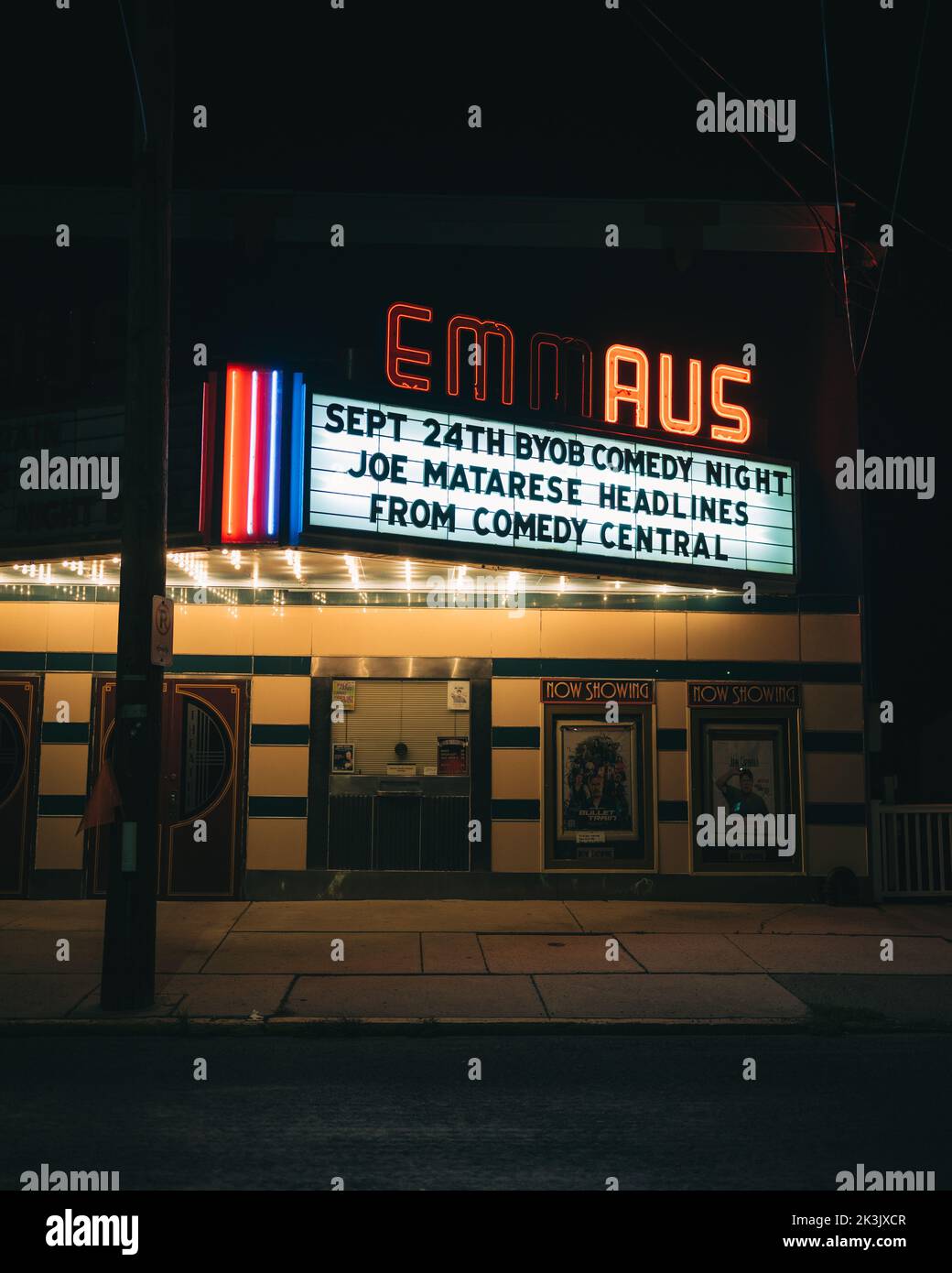Emmaus Theatre bei Nacht, Emmaus, Pennsylvania Stockfoto