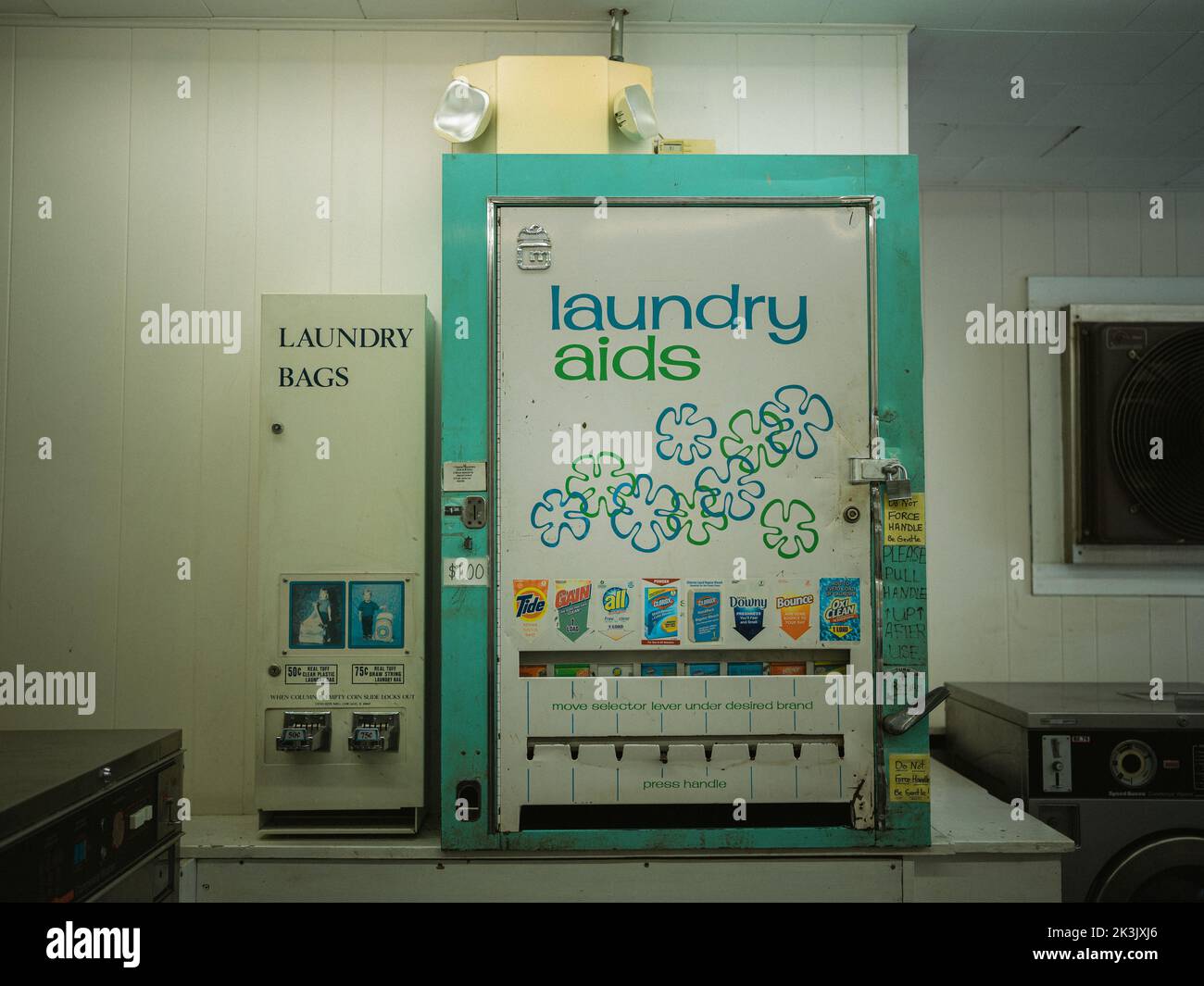 Klassisches Interieur von der Bar „The Launderette“, Manchester, New Hampshire Stockfoto