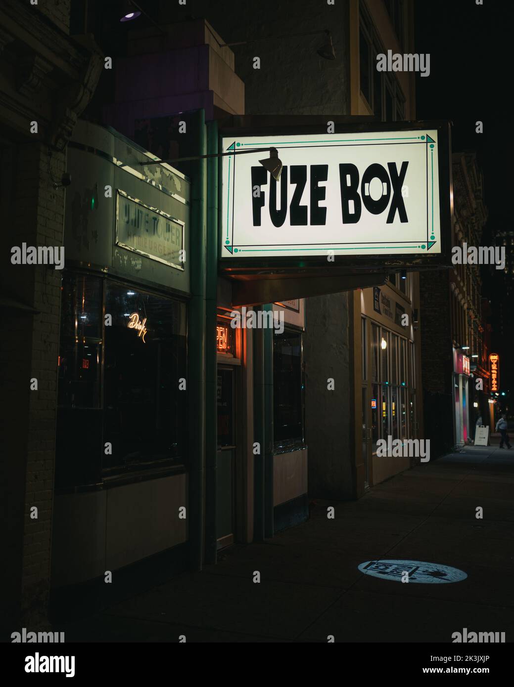 Fuze Box Schild bei Nacht, Albany, New York Stockfoto