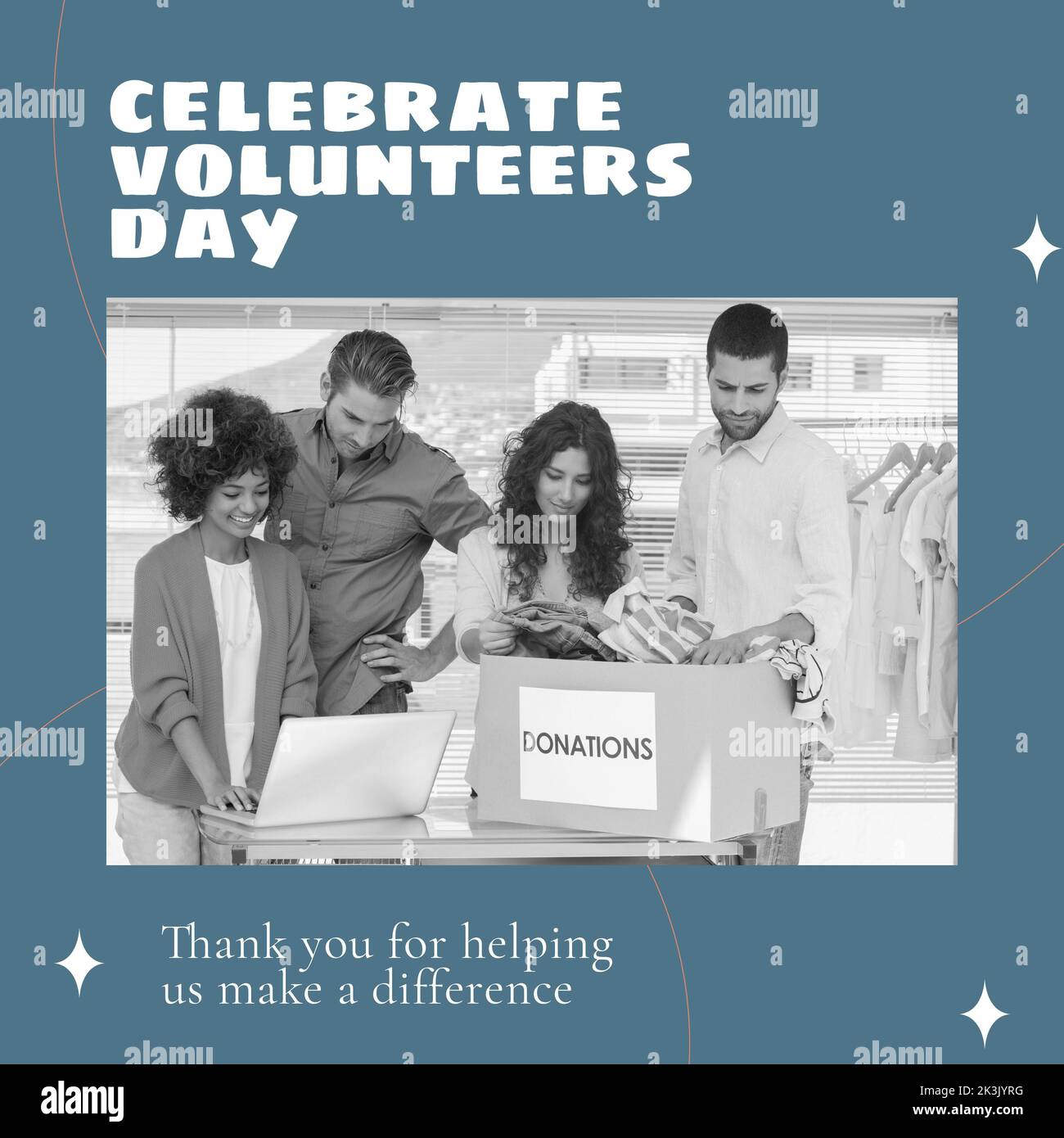 Komposition des Volunteer Day Textes, Schwarz-Weiß-Foto von verschiedenen Freiwilligen mit Spendenbox Stockfoto