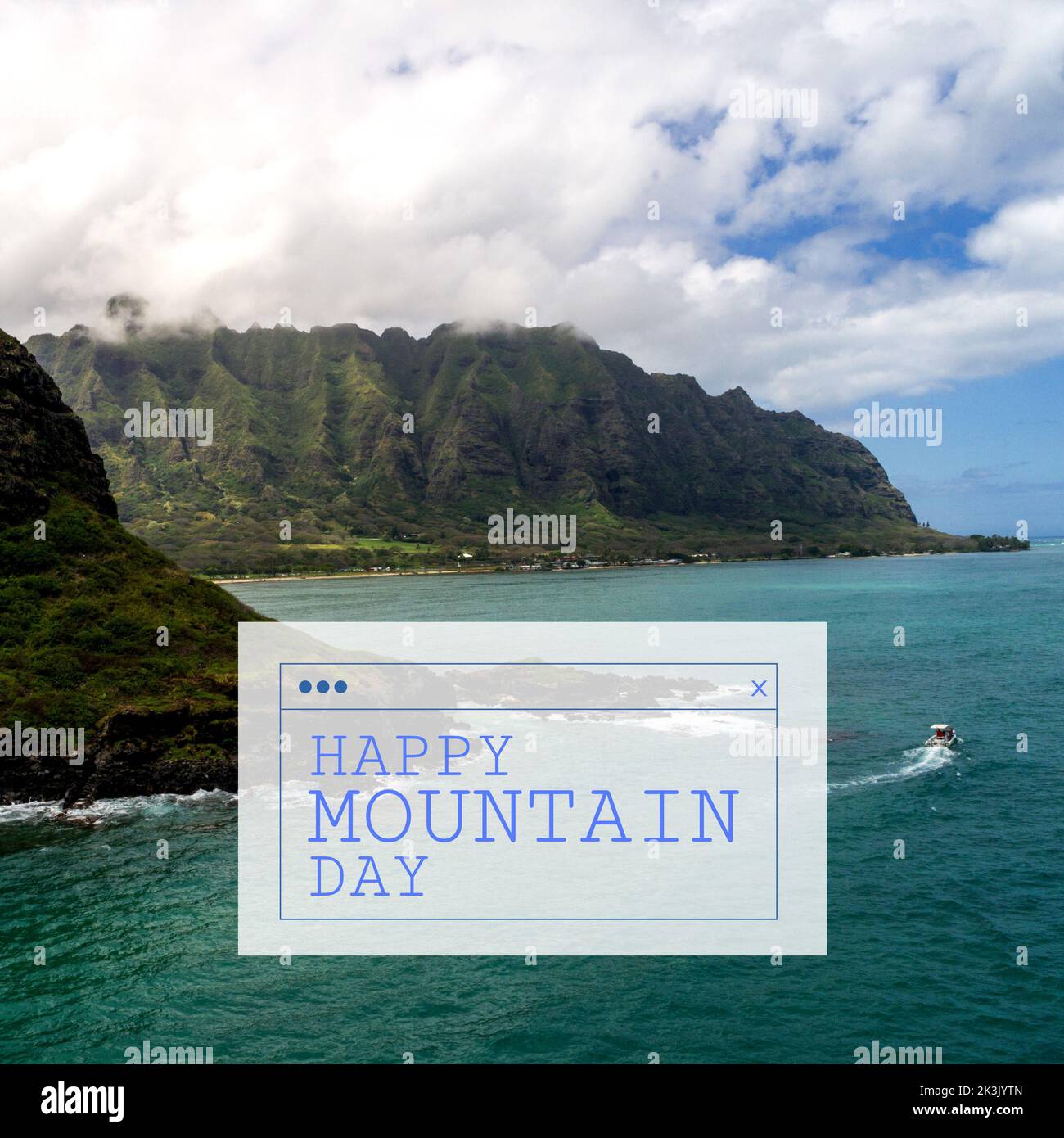 Bild von glücklichen Bergtag über Landschaft mit Meer und Bergen Stockfoto