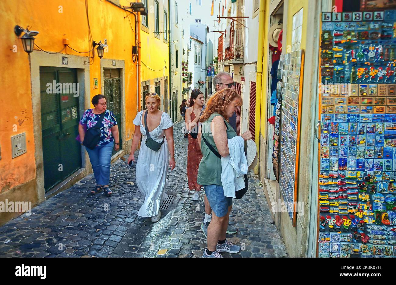 Touristen in den Straßen von lissabon, lissabon Straßen, lissabon Stadt, lissabon portugal, portugal Lisboan, Portugese Stadt, lissabon Altstadt, Altstadt lissabon Stockfoto