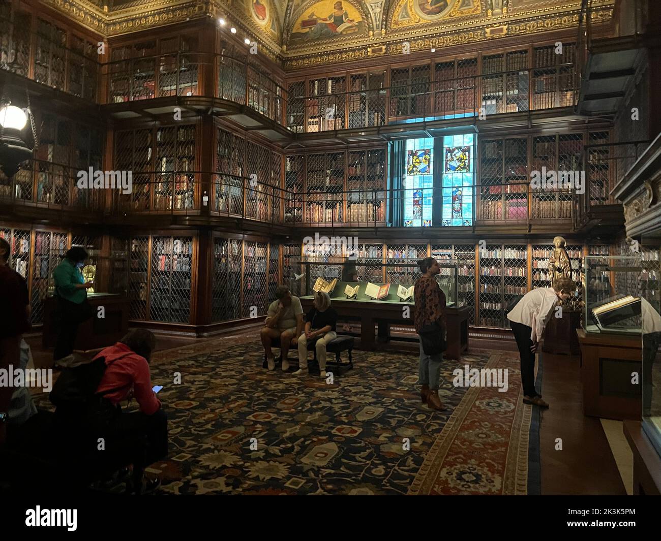 Menschen in der Morgan Library and Museum auf der Madison Avenue in New York City. Stockfoto