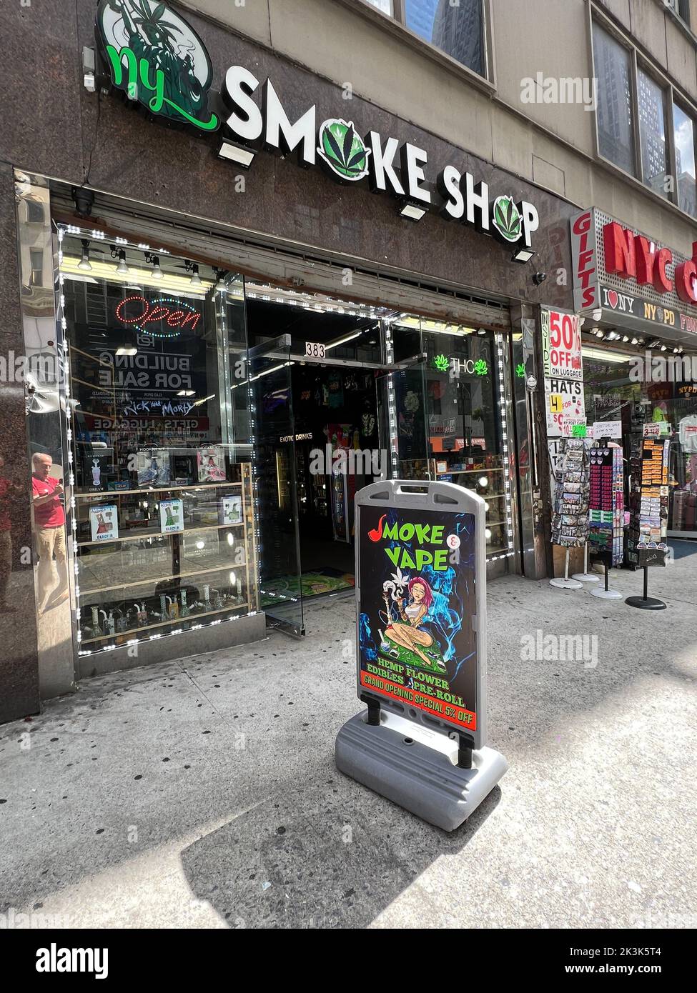 Mit der Legalisierung von Marihuana ist das Verdampfen und das Weiterrauchen von Zigaretten häufiger als andere, wenn ungesunder Rauch in die Lungen eingeatmet wird. Die Lungenkrebsraten sind in den letzten 30 Jahren insgesamt gestiegen. Stockfoto