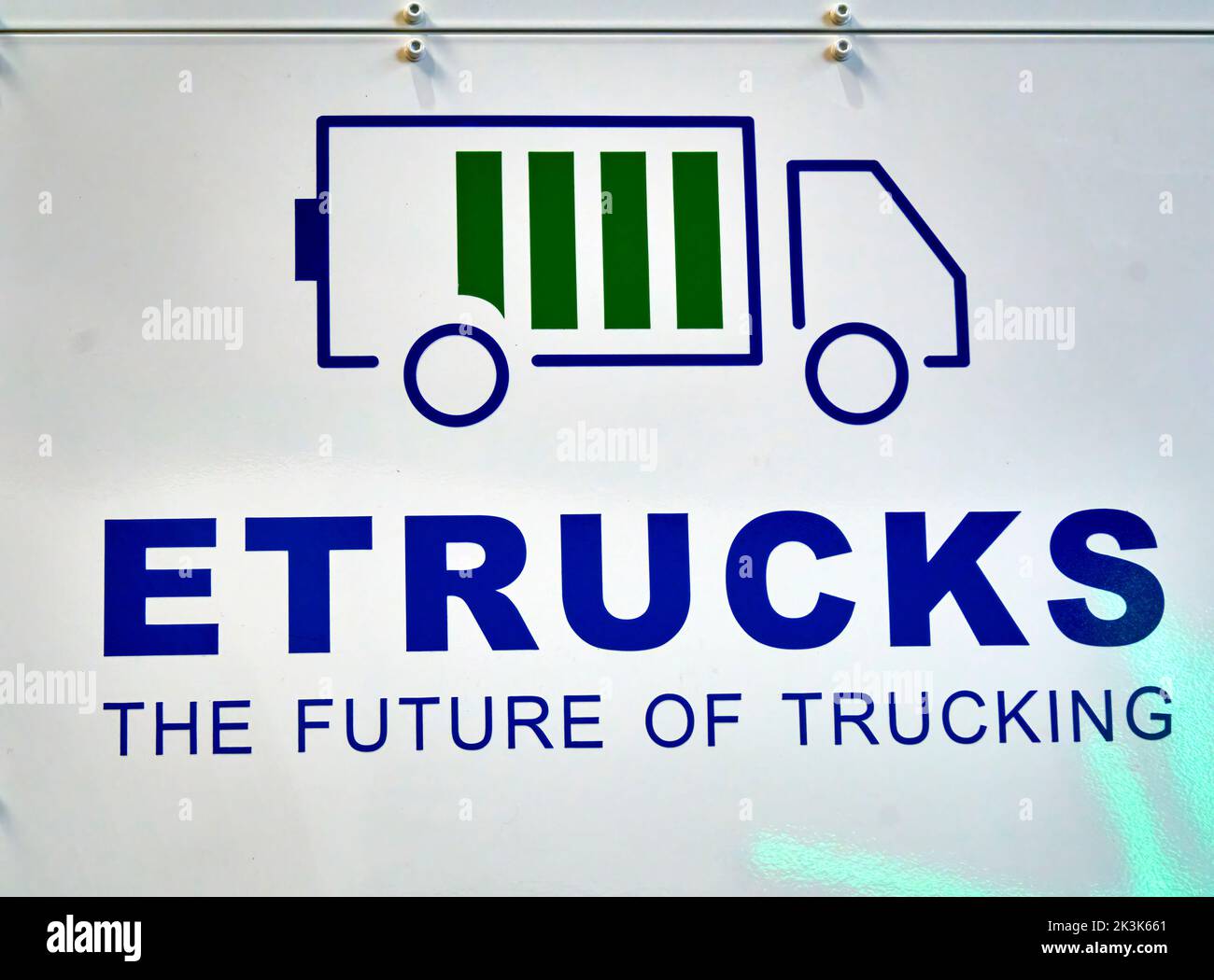 Eprucks Logo und Symbol für Elektro-Lkw, die in Zukunft eine wichtige Rolle für den umweltfreundlichen Güterverkehr spielen werden, Hann Stockfoto