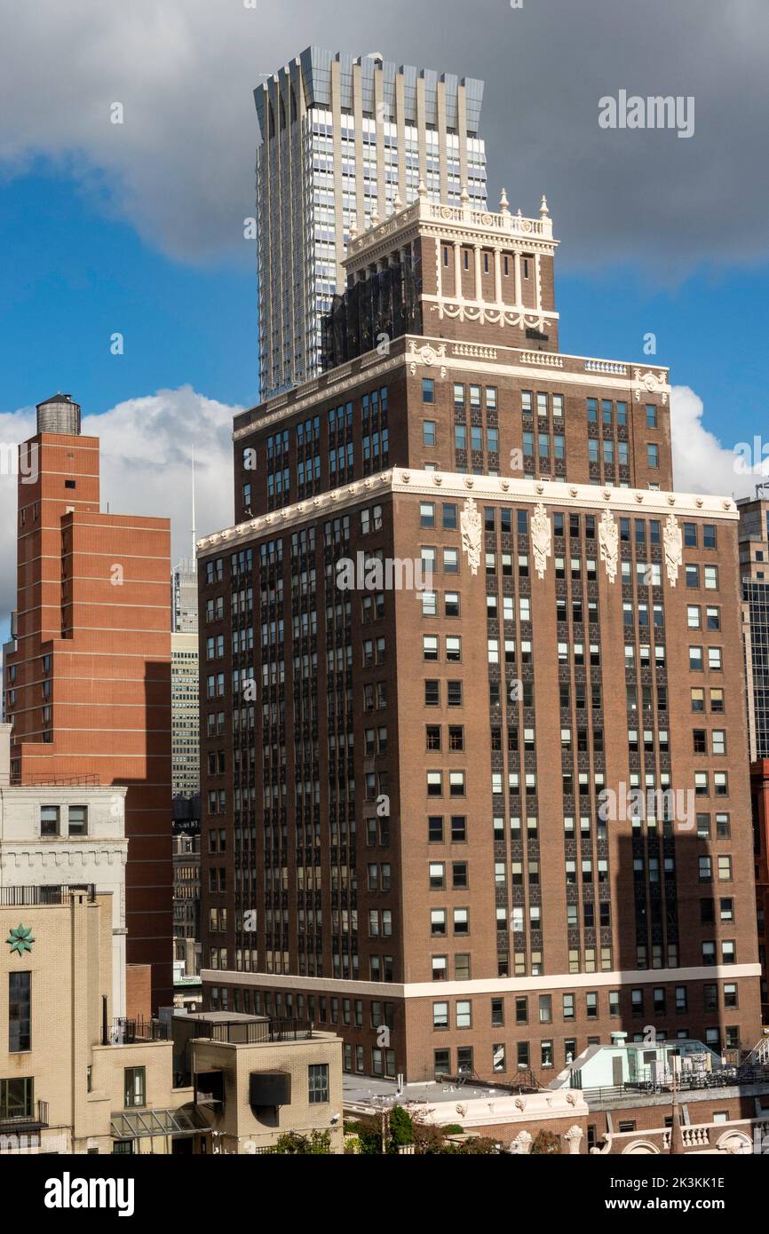 Langham Place an der Fifth Avenue und 200 Madison Avenue, New York City, USA 2022 Stockfoto