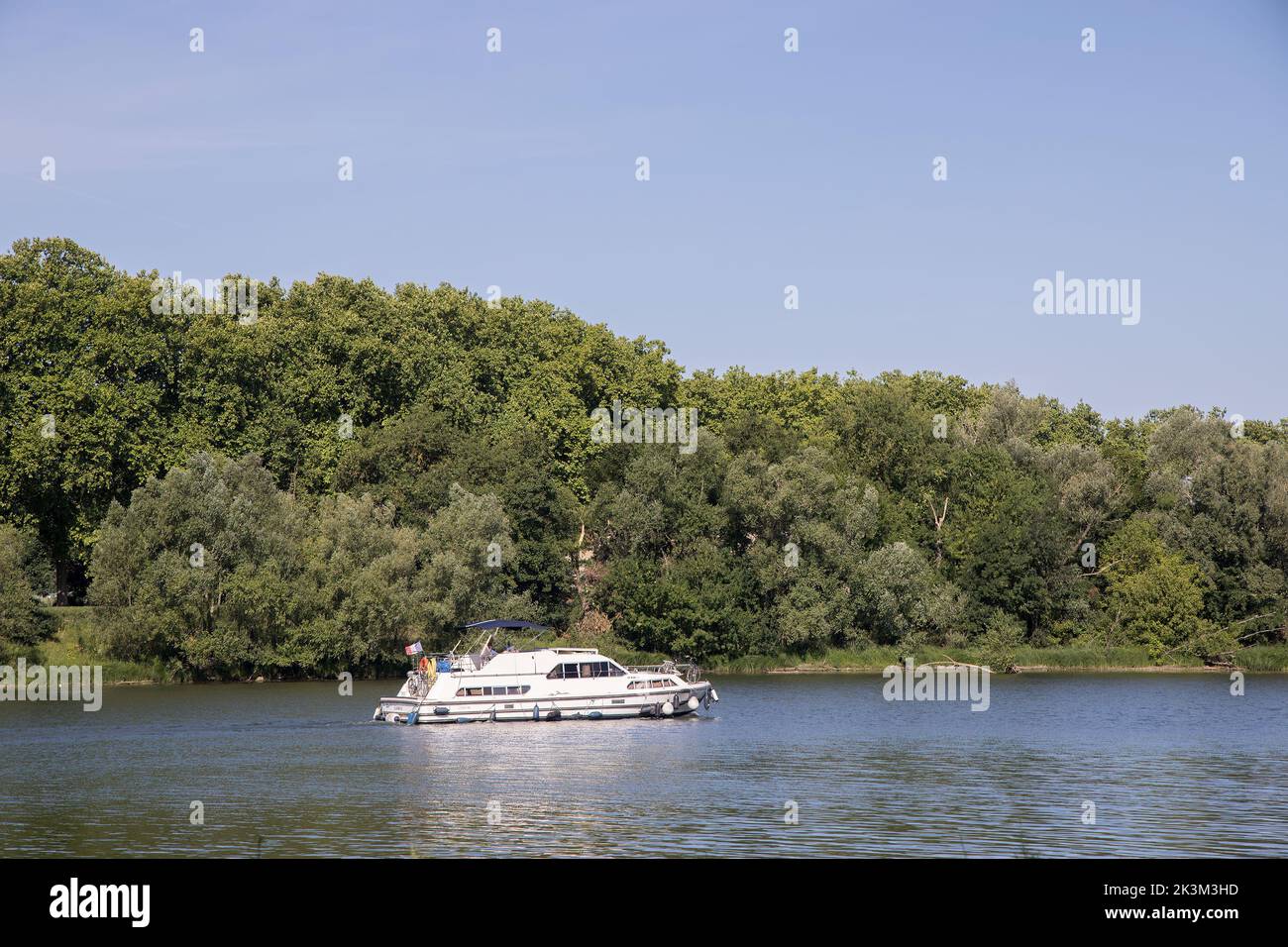 Ausflugsboot auf dem Fluss Saone, Jassans-Riottier, Frankreich Stockfoto