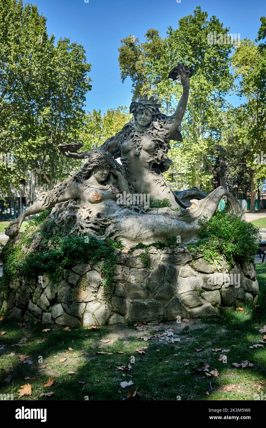 Meerjungfrauen Skulpturenkunst im Montagnola Park Bologna Italien Stockfoto