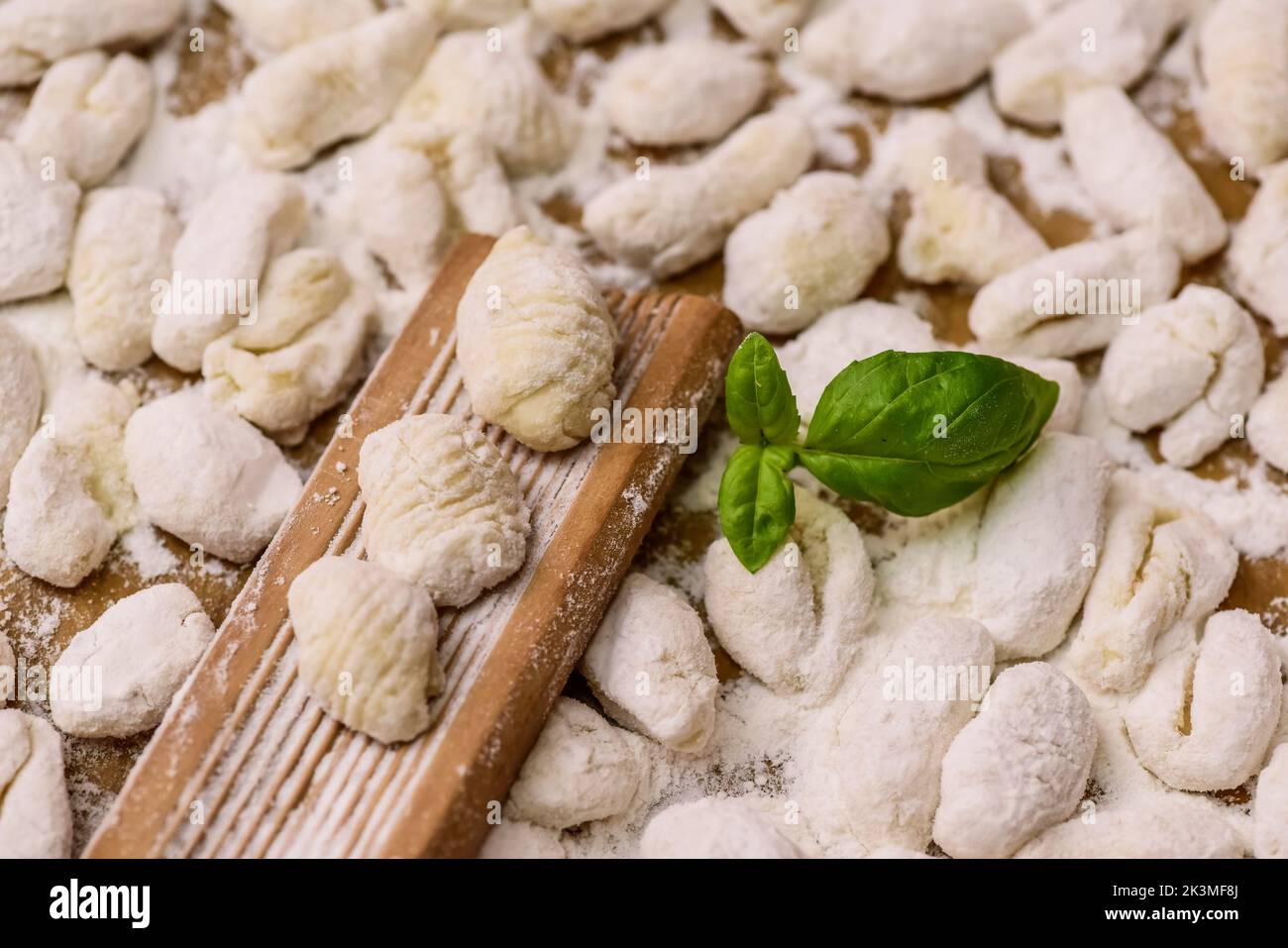 Zubereitung von Gnocchi.Traditionelles italienisches Essen Stockfoto