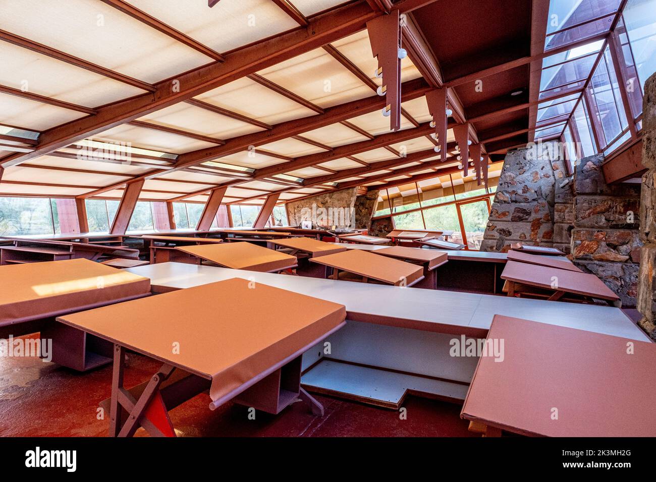 Scottsdale, Arizona, USA - 20. September 2022: Innenansicht des Taliesin West-Schulstudios, Winterhaus des berühmten Architekten Frank Lloyd Wright. Stockfoto