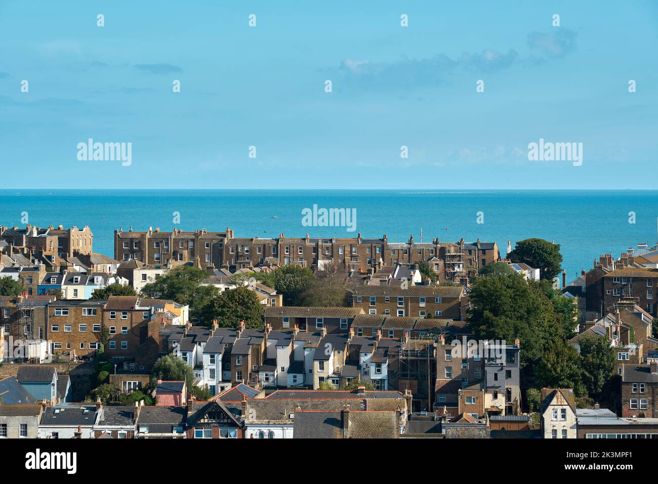 Eine Luftaufnahme von Wellington Crescent in der Stadt Ramsgate, Kent Stockfoto