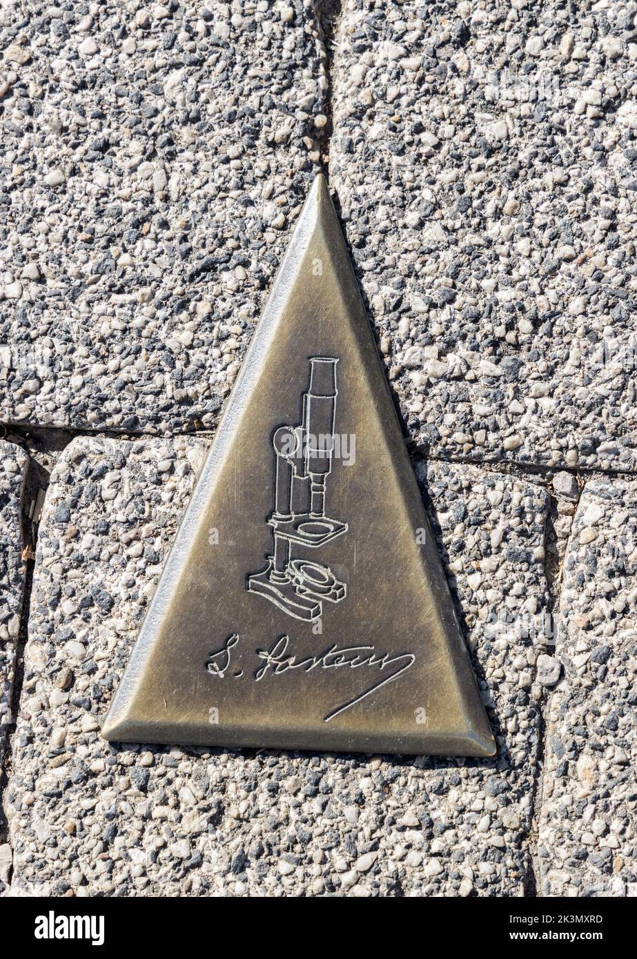 Louis Pasteur Markierung in Pfad gesetzt als Route um die Stadt Arbois, Jura, Frankreich zu folgen Stockfoto
