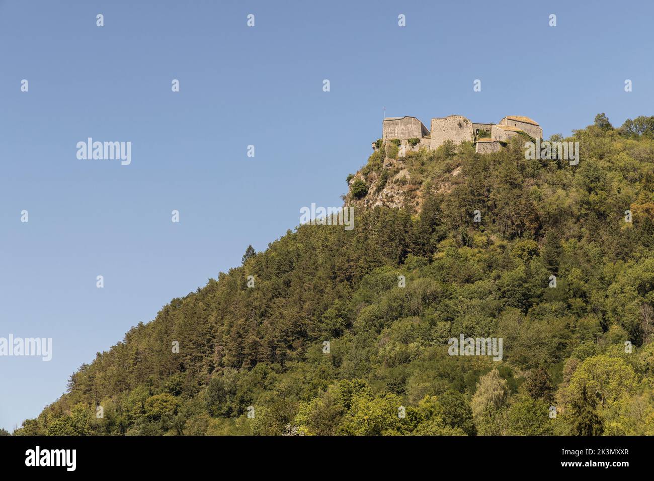 Fort mit Blick auf Salins-les-Bains zum Schutz der Verkaufsindustrie, Jura, Frankreich Stockfoto