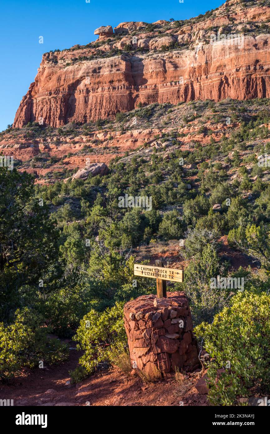 Eine Beschreibungstafel für die Trails in Sedona, Arizona Stockfoto