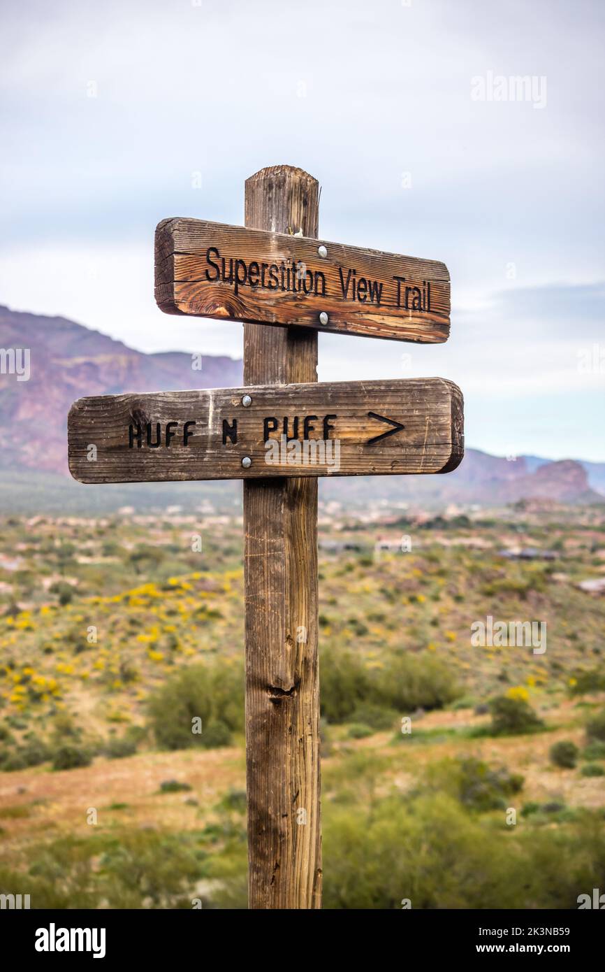 Eine Beschreibungstafel für die Wanderwege in Silly Mountain, Arizona Stockfoto