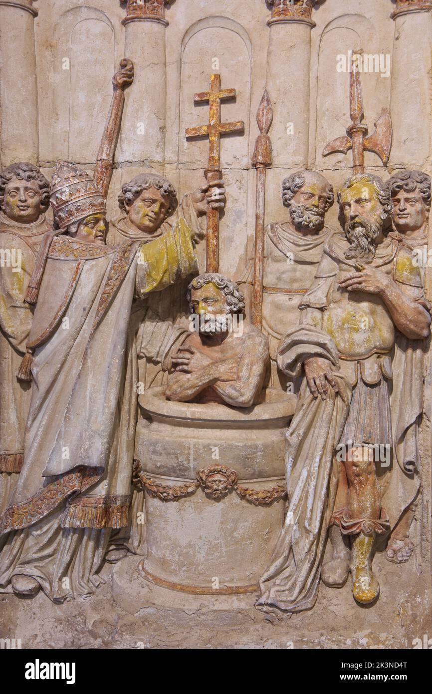 Die Taufe des römischen Kaiser Konstantin durch Papst Sylvester I. (von Nicolas Jacques, 1610) in der Basilika Saint-Remi in Reims (Marne), Frankreich Stockfoto