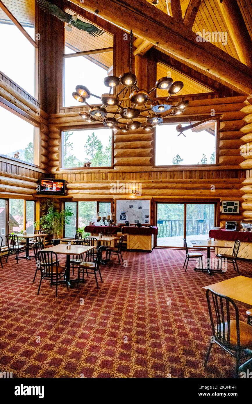 Innenansicht des Speisesaals; Northern Rockies Mountain Lodge; Muncho Lake; British Columbia; Kanada Stockfoto