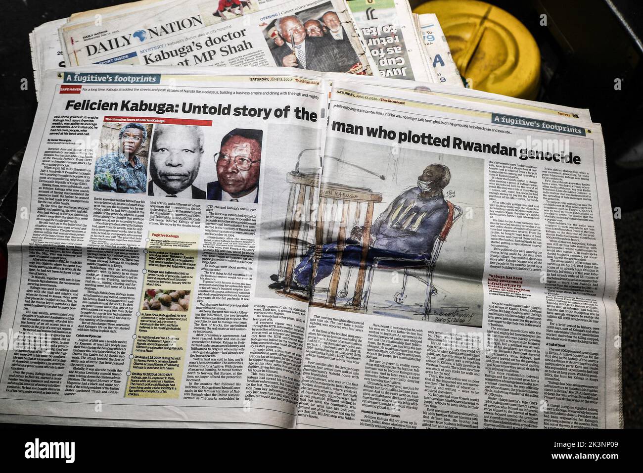 Nakuru, Kenia, 27/09/2022, Ein Blick auf alte kenianische Zeitungen, die die Geschichte des ruandischen Genozid-Drahtziegers Felicien Kabuga bei einem Elektronik-Workshop in Nakuru Town berichteten. Die Familie des verstorbenen William Munuhe, der am 14. Januar 2003 getötet wurde, als er der Polizei und dem US-amerikanischen Federal Bureau of Investigations (FBI) bei der Aufspüren von Felicien Kabuga half, sucht 19 Jahre später immer noch Gerechtigkeit. FELICIEN Kabuga (89), wurde nach 26 Jahren auf der Flucht aus seinem Versteck in Frankreich gejagt und wird dem UNís Internationalen Restmechanismus für Strafgerichtshöfe in Den Haag zur Beantwortung der Anklage vorgelegt Stockfoto