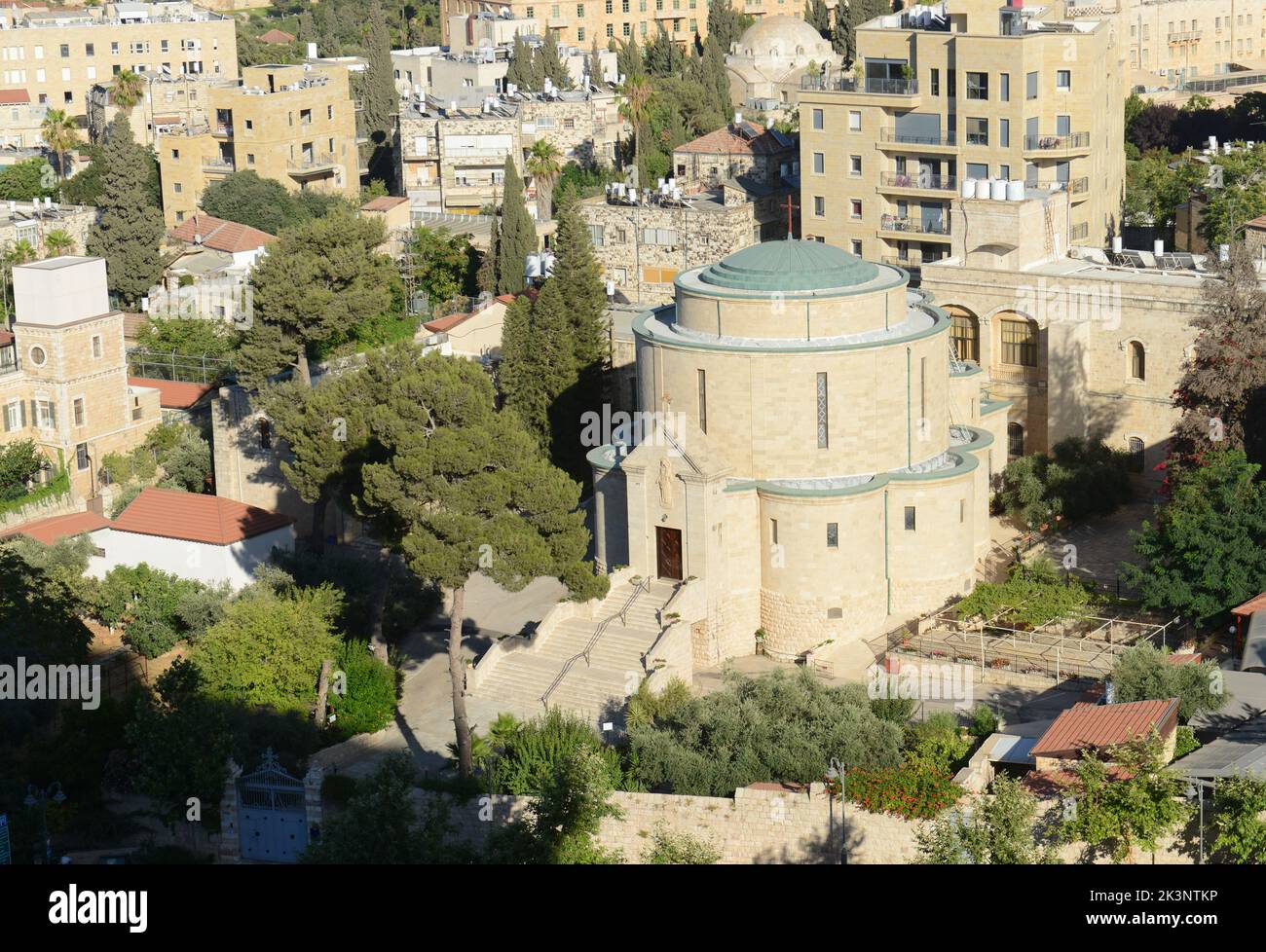 Luftaufnahme des Rosenkranz-Klosters und der äthiopischen Kirche in der Agron Street in Jerusalem, Israel. Stockfoto