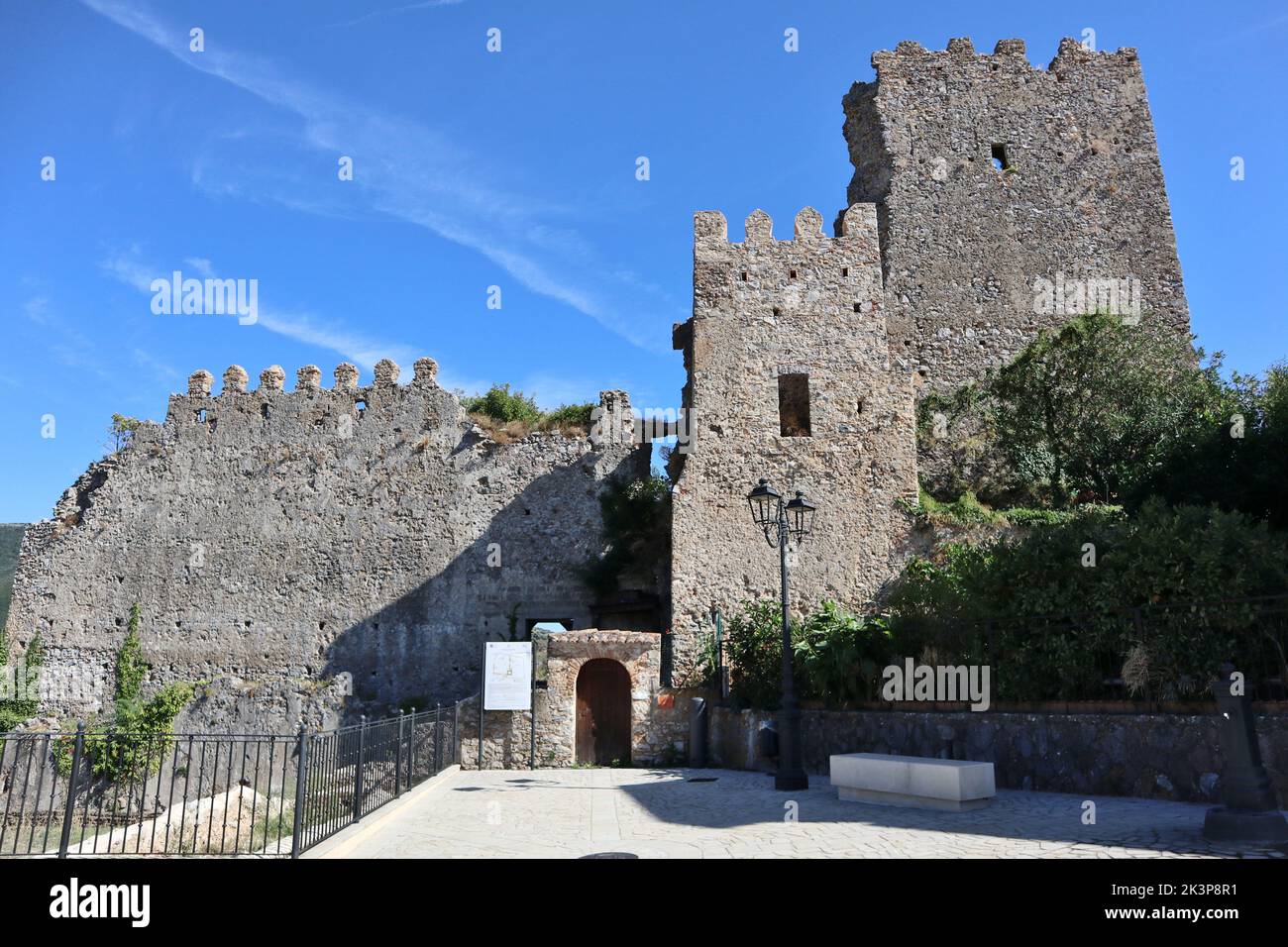 Camerota - Castello Normmanno che domina il borgo Stockfoto