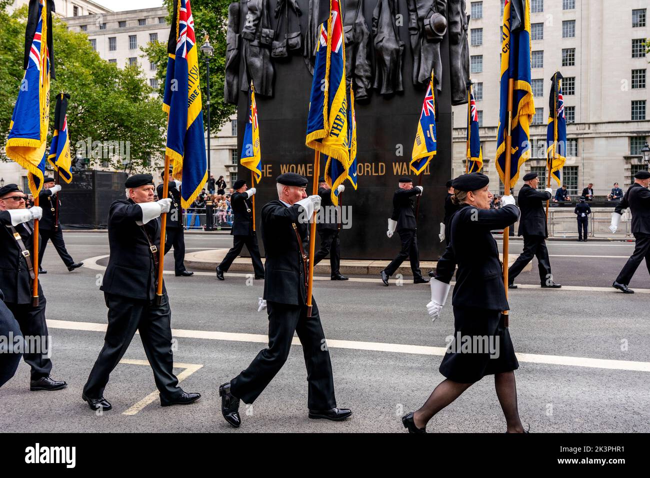 Die Royal British Legion marschiert nach Whitehall, um an der Queen