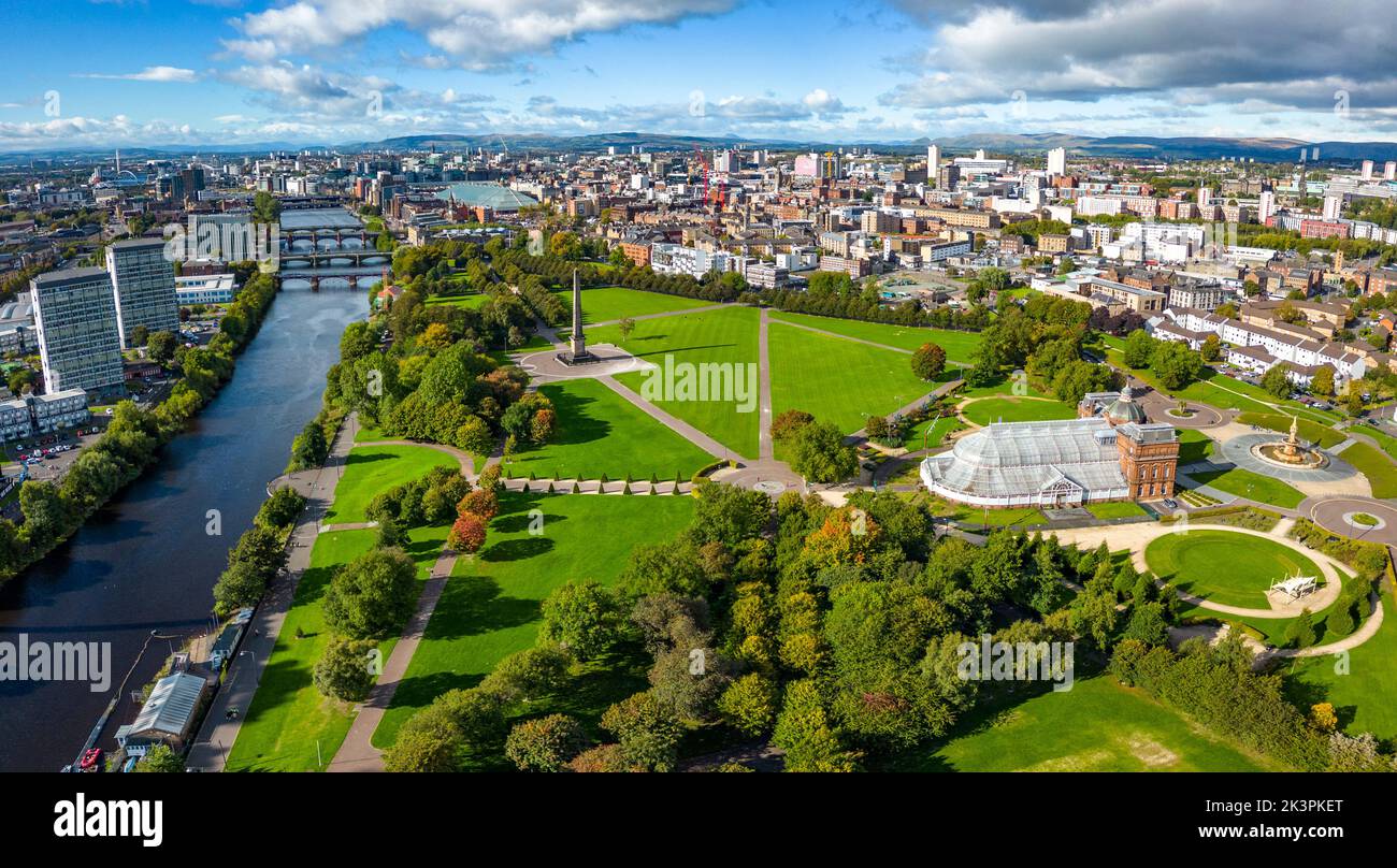 Luftaufnahme des Glasgow Green Parks am Fluss Clyde in Glasgow, Schottland, Großbritannien Stockfoto