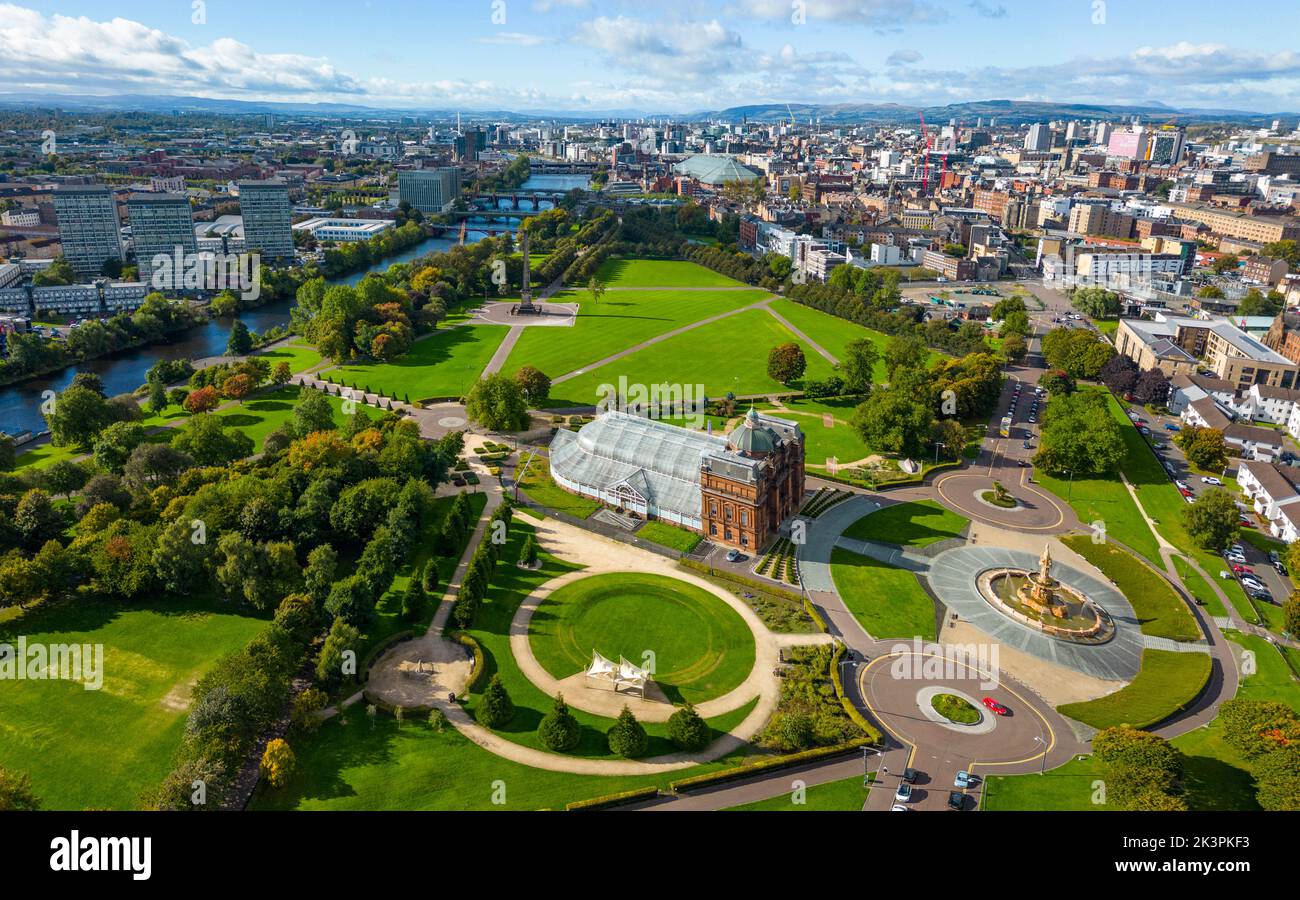 Luftaufnahme des Glasgow Green Parks am Fluss Clyde in Glasgow, Schottland, Großbritannien Stockfoto