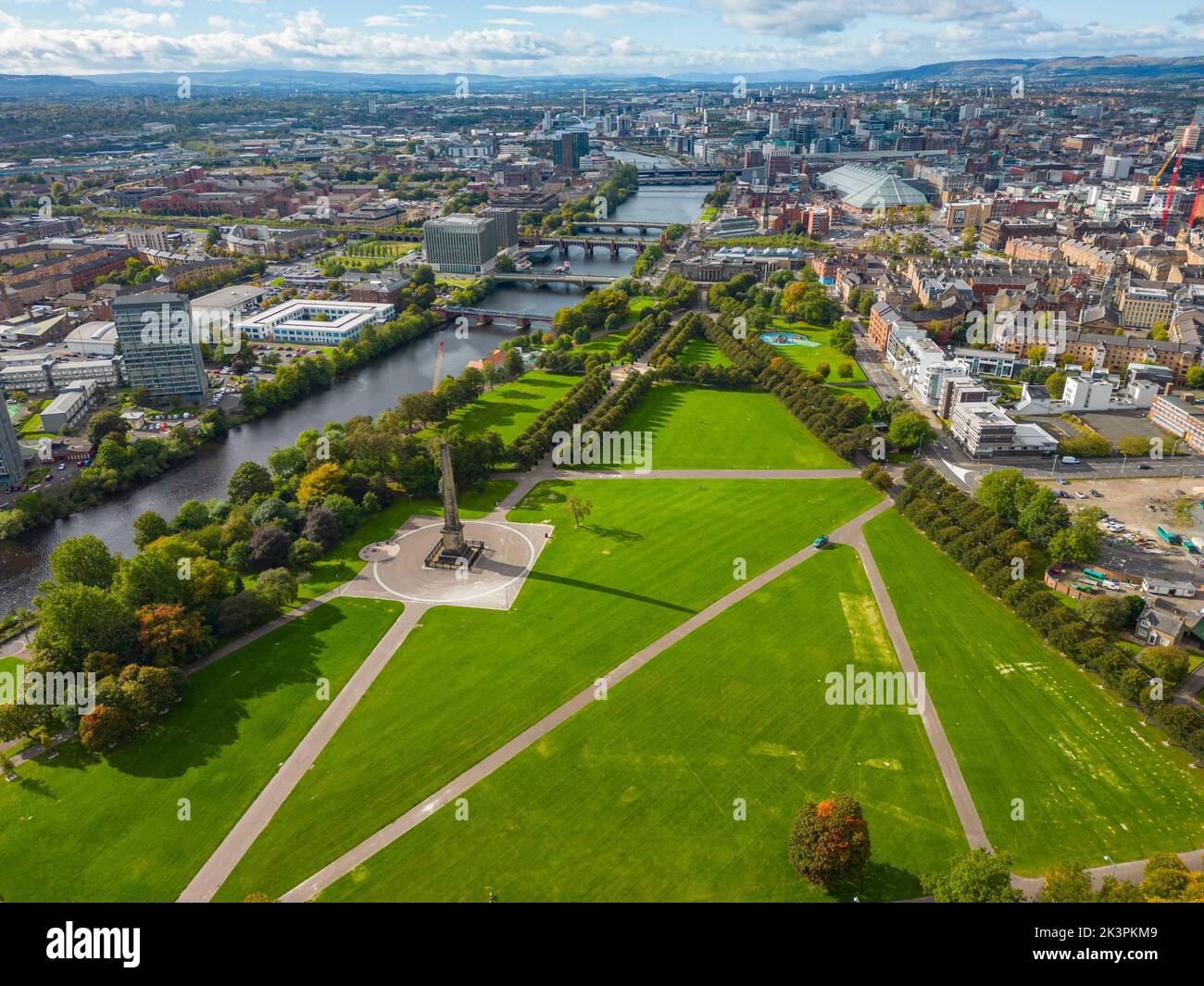 Luftaufnahme des Glasgow Green Parks am Fluss Clyde in Glasgow, Schottland, Großbritannien Stockfoto