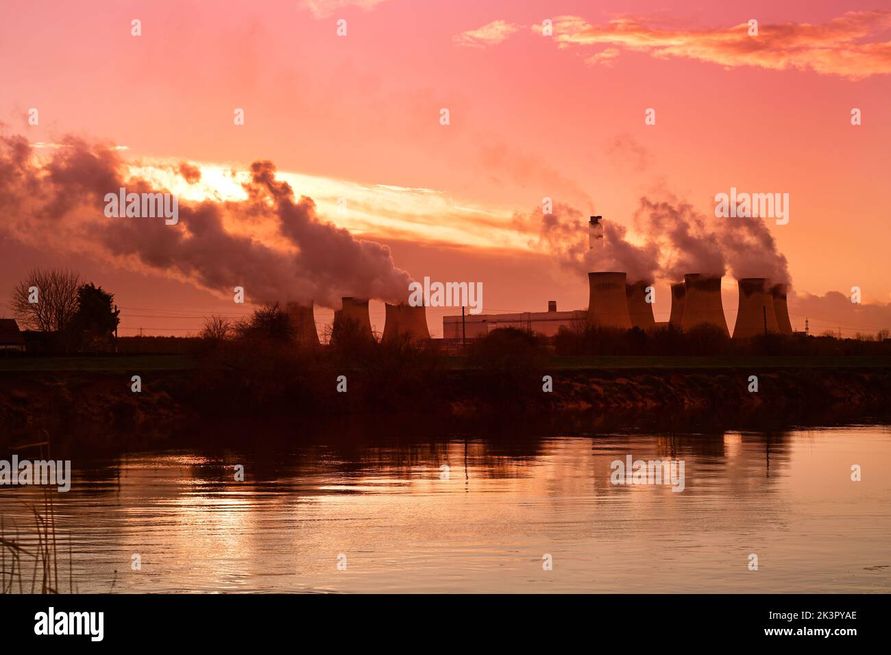 drax Kohlekraftwerk am Flusshaus bei Sonnenuntergang yorkshire vereinigtes Königreich Stockfoto