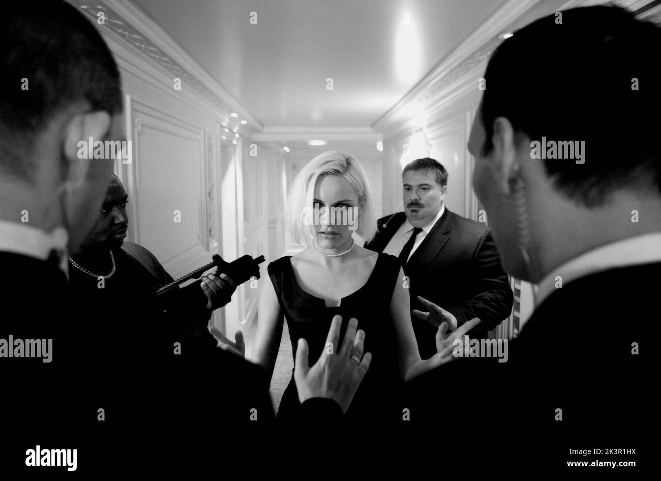 Rie Rasmussen Film: Angel-A (2005) Charaktere: Angel-A Regie: Luc Besson 21 December 2005 **WARNUNG** Dieses Foto ist nur für redaktionelle Verwendung bestimmt und unterliegt dem Copyright von CANAL+ und/oder dem von der Film- oder Produktionsfirma beauftragten Fotografen und kann nur von Publikationen im Zusammenhang mit der Bewerbung des oben genannten Films reproduziert werden. Eine obligatorische Gutschrift an CANAL+ ist erforderlich. Der Fotograf sollte auch bei Bekanntwerden des Fotos gutgeschrieben werden. Ohne schriftliche Genehmigung der Film Company kann keine kommerzielle Nutzung gewährt werden. Stockfoto