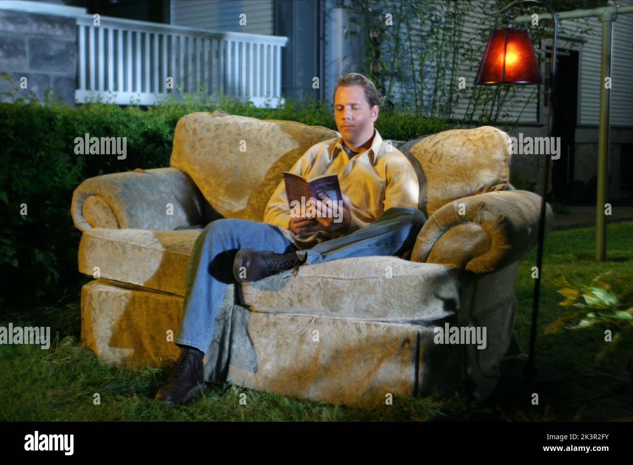 Marcus Thomas Film: Bigger Than the Sky (USA 2005) Charaktere: Peter Rooker / Cyrano Director: Al Corley 18 February 2005 **WARNUNG** Dieses Foto ist nur für den redaktionellen Gebrauch bestimmt und unterliegt dem Copyright von MGM und/oder dem Fotografen, der von der Film- oder Produktionsfirma beauftragt wurde, und kann nur durch Publikationen im Zusammenhang mit der Bewerbung des oben genannten Films reproduziert werden. Eine obligatorische Gutschrift an MGM ist erforderlich. Der Fotograf sollte auch bei Bekanntwerden des Fotos gutgeschrieben werden. Ohne schriftliche Genehmigung der Film Company kann keine kommerzielle Nutzung gewährt werden. Stockfoto