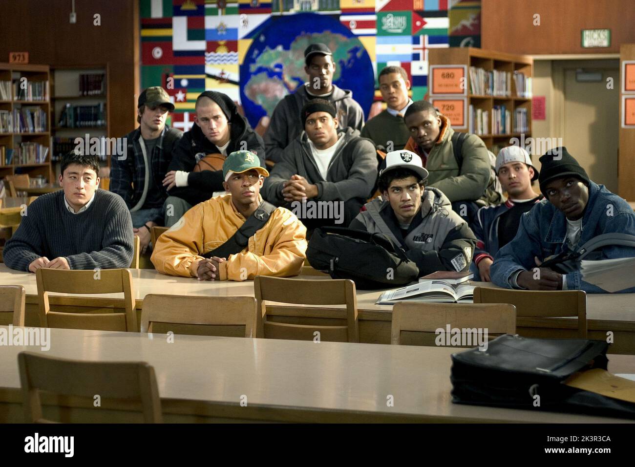 Antwon Tanner, Rick Gonzalez, Nana Gbewonyo, Channing Tatum, Texas Battle, Rob Browne & Robert Ri'Chard Film: Coach Carter (USA/DE 2005) Charaktere: Worm, Timo Cruz, Junior Battle, Jason Lyle, Maddux, & Damien Carter Regie: Thomas Carter 13 January 2005 **WARNUNG** Dieses Foto ist nur für redaktionelle Zwecke bestimmt und unterliegt dem Copyright von MTV-FILMEN und/oder dem von der Film- oder Produktionsgesellschaft beauftragten Fotografen.Es kann nur von Publikationen im Zusammenhang mit der Bewerbung des oben genannten Films reproduziert werden. Eine obligatorische Gutschrift für MTV-FILME ist erforderlich. Der Fotograf sollte auch bei kn Stockfoto