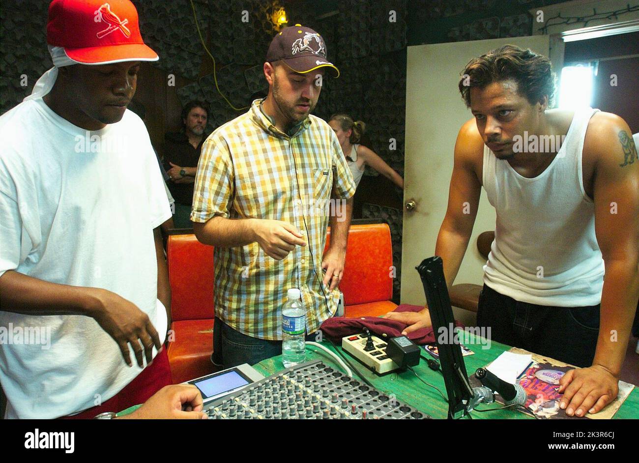 Craig Brewer & Terrence Dashon Howard Film: Hustle & Flow; Hustle And Flow (2005) Regie: Craig Brewer 14. April 2005 **WARNUNG** Dieses Foto ist nur für redaktionelle Zwecke bestimmt und unterliegt dem Copyright von MTV-FILMEN und/oder dem von der Film- oder Produktionsgesellschaft beauftragten Fotografen.Es kann nur von Publikationen im Zusammenhang mit der Bewerbung des oben genannten Films reproduziert werden. Eine obligatorische Gutschrift für MTV-FILME ist erforderlich. Der Fotograf sollte auch bei Bekanntwerden des Fotos gutgeschrieben werden. Ohne schriftliche Genehmigung der Film Company kann keine kommerzielle Nutzung gewährt werden. Stockfoto