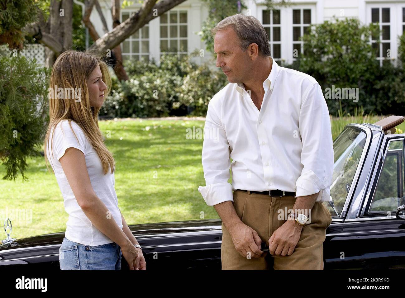 Jennifer Aniston & Kevin Costner Film: Rumor Has IT...; Rumor Has IT, Rumor Has IT (USA/AUS/DE 2005) Charaktere: Sarah Huttinger & Beau Burroughs Regie: Rob Reiner 22. Dezember 2005 **WARNUNG** Dieses Foto ist nur für redaktionelle Zwecke bestimmt und unterliegt dem Copyright von WARNER BROS. Und/oder des Fotografen, der von der Film- oder Produktionsfirma beauftragt wurde und nur durch Publikationen im Zusammenhang mit der Bewerbung des oben genannten Films reproduziert werden kann. Eine obligatorische Gutschrift an WARNER BROS. Ist erforderlich. Der Fotograf sollte auch bei Bekanntwerden des Fotos gutgeschrieben werden. Ohne schriftliche Genehmigung kann keine kommerzielle Nutzung gewährt werden Stockfoto