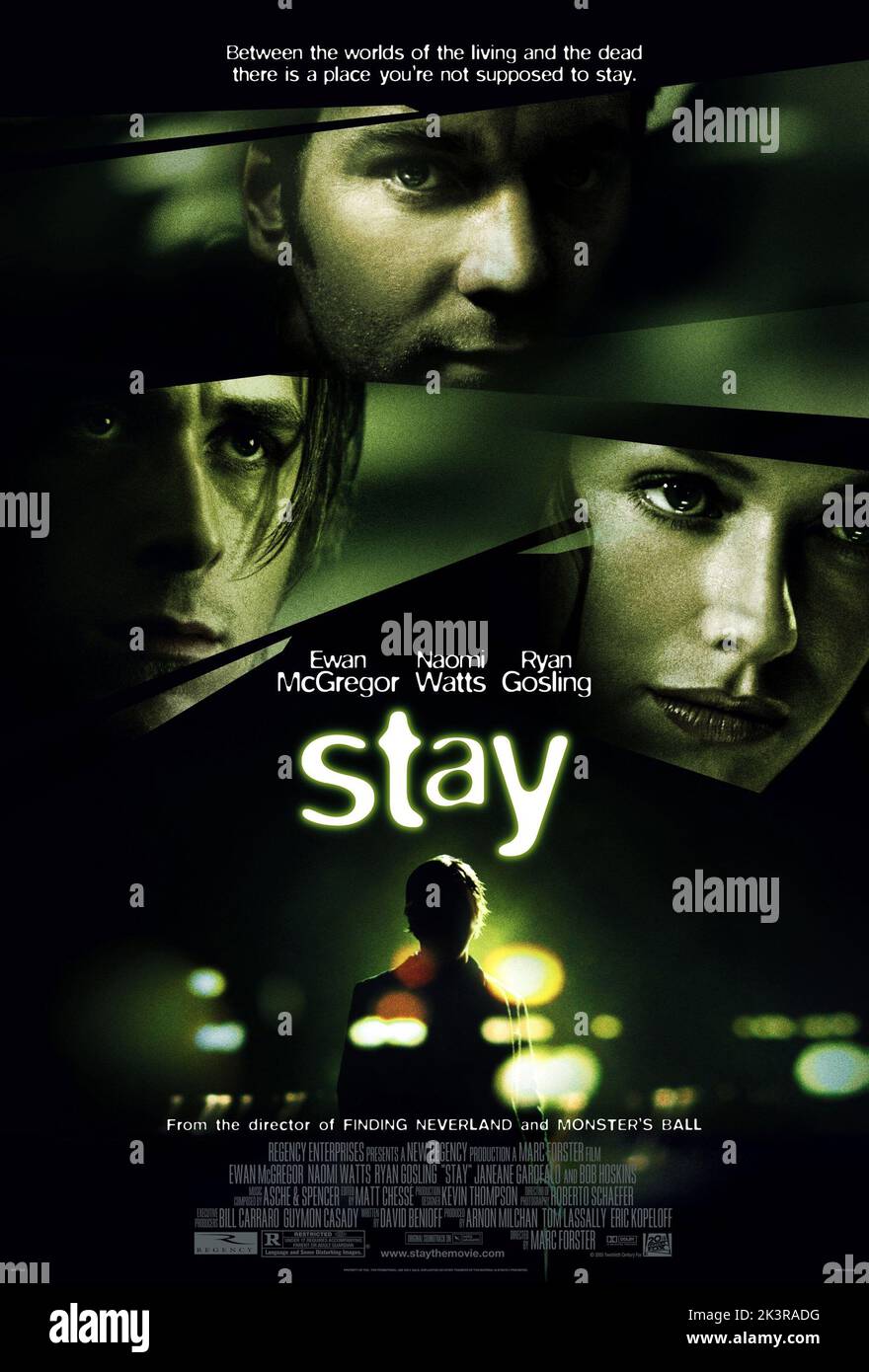 Filmplakat Film: Stay (2005) Regie: Marc Forster 14 October 2005 **WARNUNG** Dieses Foto ist nur für redaktionelle Verwendung bestimmt und unterliegt dem Copyright von 20 CENTURY FOX und/oder des Fotografen, der von der Film- oder Produktionsfirma beauftragt wurde und darf nur von Publikationen im Zusammenhang mit der Bewerbung des oben genannten Films reproduziert werden. Eine obligatorische Gutschrift an 20 CENTURY FOX ist erforderlich. Der Fotograf sollte auch bei Bekanntwerden des Fotos gutgeschrieben werden. Ohne schriftliche Genehmigung der Film Company kann keine kommerzielle Nutzung gewährt werden. Stockfoto