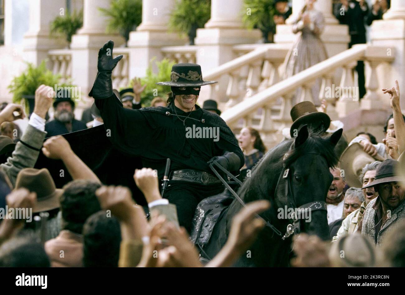 Antonio Banderas Film: Die Legende des Zorro (USA 2005) Charaktere: Zorro Regie: Martin Campbell 24 October 2005 **WARNUNG** Dieses Foto ist nur für redaktionelle Zwecke bestimmt und unterliegt dem Copyright von COLUMBIA PICTURES und/oder des Fotografen, der von der Film- oder Produktionsfirma beauftragt wurde und darf nur von Publikationen im Zusammenhang mit der Bewerbung des oben genannten Films reproduziert werden. Eine obligatorische Gutschrift für COLUMBIA PICTURES ist erforderlich. Der Fotograf sollte auch bei Bekanntwerden des Fotos gutgeschrieben werden. Ohne schriftliche Genehmigung der Film Company kann keine kommerzielle Nutzung gewährt werden. Stockfoto