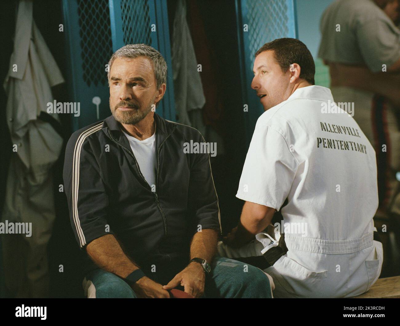 Burt Reynolds & Adam Sandler Film: The Longest Yard (USA 2005) Charaktere: Coach Nate Scarborough & Paul Crewe Regie: Peter Segal 19 May 2005 **WARNUNG** Dieses Foto ist nur für redaktionelle Zwecke bestimmt und unterliegt dem Copyright von COLUMBIA PICTURES und/oder des Fotografen, der von der Film- oder Produktionsfirma beauftragt wurde und darf nur von Publikationen im Zusammenhang mit der Bewerbung des oben genannten Films reproduziert werden. Eine obligatorische Gutschrift für COLUMBIA PICTURES ist erforderlich. Der Fotograf sollte auch bei Bekanntwerden des Fotos gutgeschrieben werden. Ohne schriftliche Genehmigung der Film Company kann keine kommerzielle Nutzung gewährt werden. Stockfoto