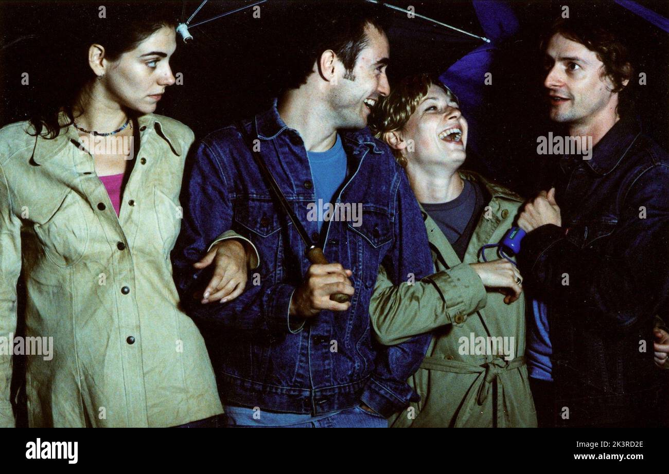 Neve Mcintosh, Joe Mcfadden, Kate Ashfield & Matthew Delamere Film: The Trouble With Men And Women (2005) Charaktere: Deborah, Matt, Susie, Vinnie Regie: Tony Fisher 29 January 2005 **WARNUNG** Dieses Foto ist nur für redaktionelle Zwecke bestimmt und unterliegt dem Copyright der IFC FIRST TAKE und/oder des Fotografen, der von der Film- oder Produktionsfirma beauftragt wurde, und kann nur von Publikationen im Zusammenhang mit der Bewerbung des oben genannten Films reproduziert werden. Eine obligatorische Gutschrift für die erste IFC-ANNAHME ist erforderlich. Der Fotograf sollte auch bei Bekanntwerden des Fotos gutgeschrieben werden. Ohne schriftliche Genehmigung kann keine kommerzielle Nutzung gewährt werden Stockfoto