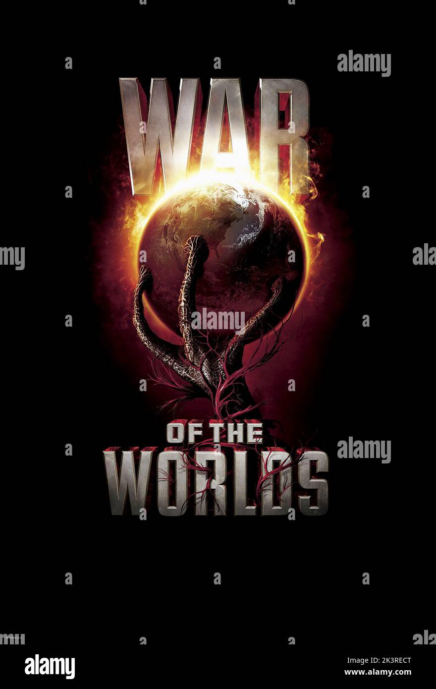 Film Poster Film: Krieg der Welten (USA 2005) Regie: Steven Spielberg 13 June 2005 **WARNUNG** Dieses Foto ist nur für redaktionelle Zwecke bestimmt und unterliegt dem Copyright von PARAMOUNT und/oder des Fotografen, der von der Film- oder Produktionsfirma beauftragt wurde und darf nur von Publikationen im Zusammenhang mit der Bewerbung des oben genannten Films reproduziert werden. Eine obligatorische Gutschrift an PARAMOUNT ist erforderlich. Der Fotograf sollte auch bei Bekanntwerden des Fotos gutgeschrieben werden. Ohne schriftliche Genehmigung der Film Company kann keine kommerzielle Nutzung gewährt werden. Stockfoto