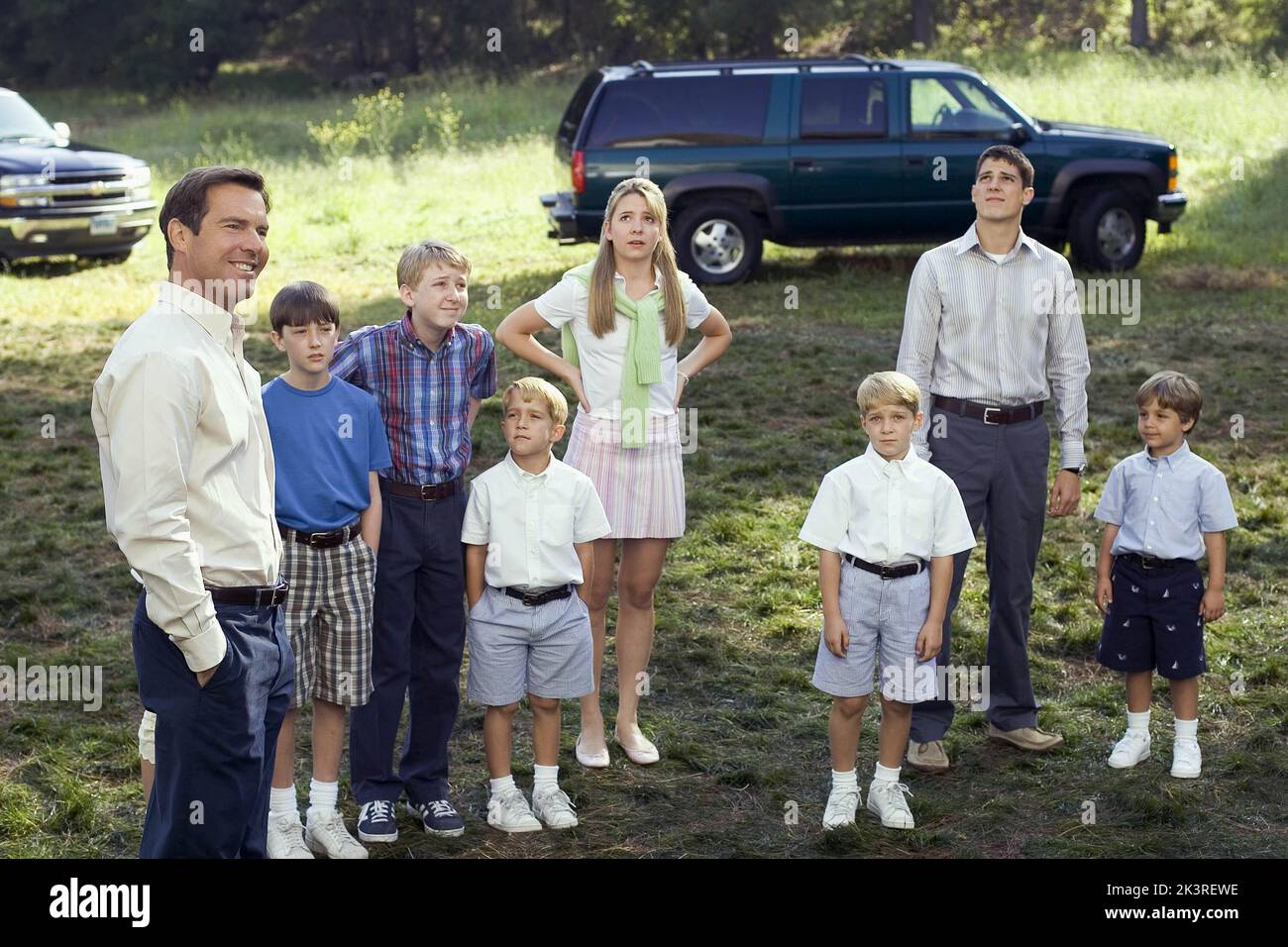 Dennis Quaid, Tyler Patrick Jones, Dean Collins, Brecken Palmer, Katija Pevec, Bridger Palmer, Sean Faris & Ty Panitz Film: Yours, Mine & Ours; Yours, Mine and Ours (USA 2005) Charaktere: Frank Beardsley,Michael Beardsley,Harry Beardsley,Ely Beardsley,Christina Beardsley,Otter Beardsley,William Beardsley & Ethan Beardsley Regie: Raja Gosnell 23 November 2005 **WARNUNG** Dieses Foto ist nur für redaktionelle Verwendung bestimmt und unterliegt dem Copyright von PARAMOUNT PICTURES und/oder des Fotografen, der von der Film- oder Produktionsfirma beauftragt wurde und darf nur von Publikationen in Verbindung mit der PR reproduziert werden Stockfoto