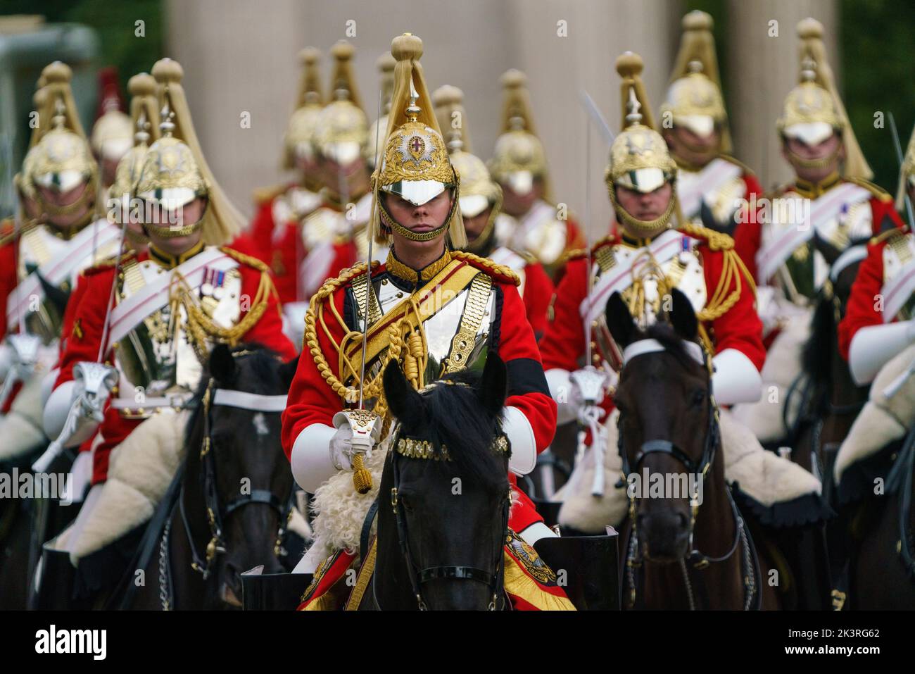 LONDON - SEPTEMBER 19: Die Household Cavalry besteht aus den beiden ranghöchsten Regimentern der britischen Armee, den Life Guards und den Blues und Royals. Die Haushalts-Kavallerie gehört zur Haushalts-Division und ist der offizielle Leibwächter des Königs. Auf dem Staatsfuneral von Königin Elisabeth II. Am 19. September 2022. Foto: David Levenson/Alamy Stockfoto