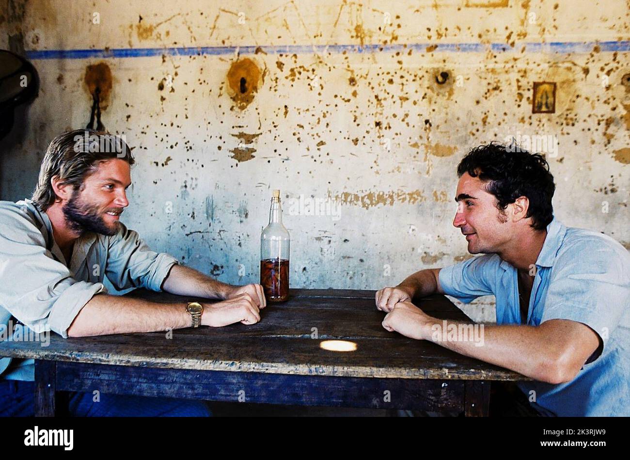 Peter Ketnath & Joao Miguel Film: Movies, Aspirin and Veutures; Cinema, Aspirinas E Urubus (2005) Charaktere: Johann & Ranulpho Regie: Marcelo Gomes 17 May 2005 **WARNUNG** Dieses Foto ist nur für den redaktionellen Gebrauch bestimmt und unterliegt dem Copyright des GLOBALEN FILMS und/oder des Fotografen, der von der Film- oder Produktionsfirma beauftragt wurde, und kann nur von Publikationen im Zusammenhang mit der Bewerbung des oben genannten Films reproduziert werden. Eine obligatorische Gutschrift für GLOBAL FILM ist erforderlich. Der Fotograf sollte auch bei Bekanntwerden des Fotos gutgeschrieben werden. Ohne schriftliche Genehmigung der Film Company kann keine kommerzielle Nutzung gewährt werden Stockfoto