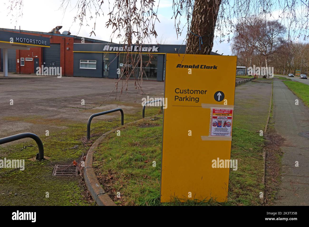 Arnold Clarke Kundenparkplatz für leere Fahrzeuge, Farrell St, Warrington, Cheshire, England, UK, WA1 2DL Stockfoto