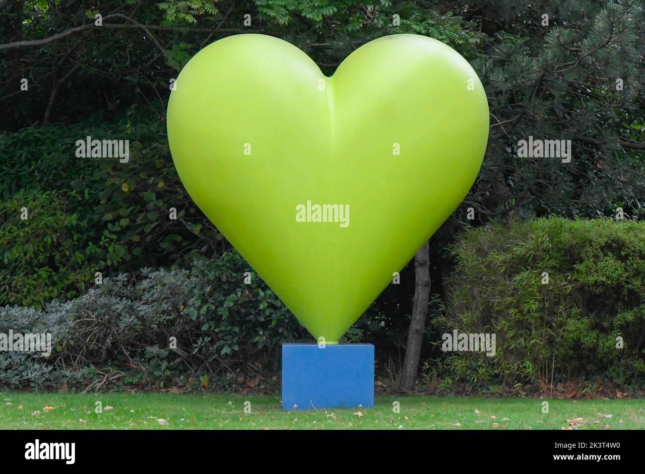 Bournemouth, Dorset, Großbritannien. 28.. September 2022. Gesamtansicht des LV= Büros und Logos in Bournemouth in Dorset. Bildnachweis: Graham Hunt/Alamy Live News Stockfoto