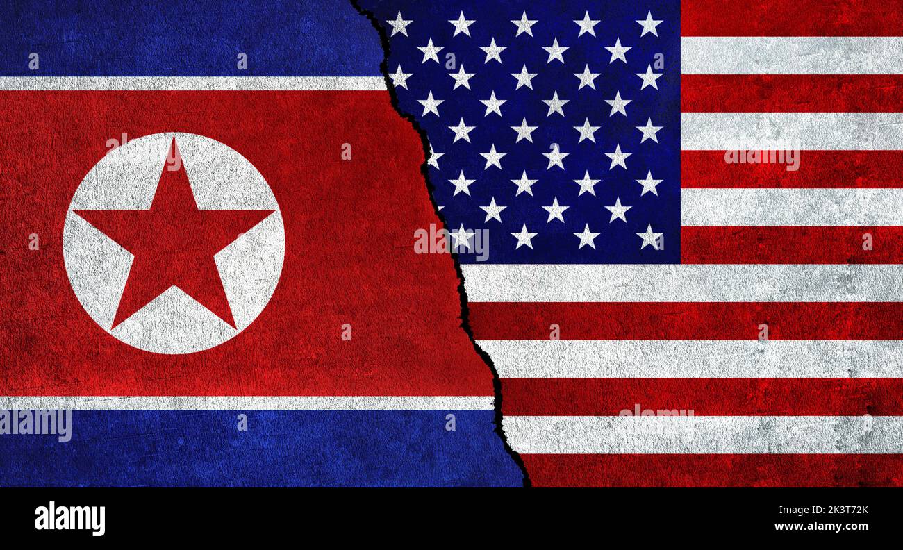 Die USA und Nordkorea sind zusammen auf einer strukturierten Wand angeordnet. Beziehungen zwischen Nordkorea und den Vereinigten Staaten von Amerika Stockfoto